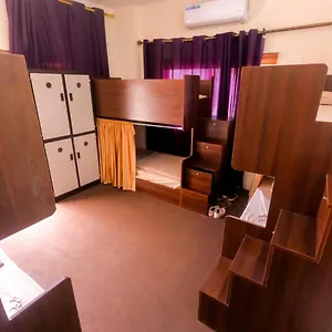 Pizza Street Hostel 호스텔